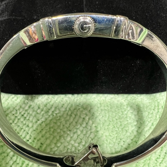💯% Authentic GUCCI watch womens - Picture 6 of 7